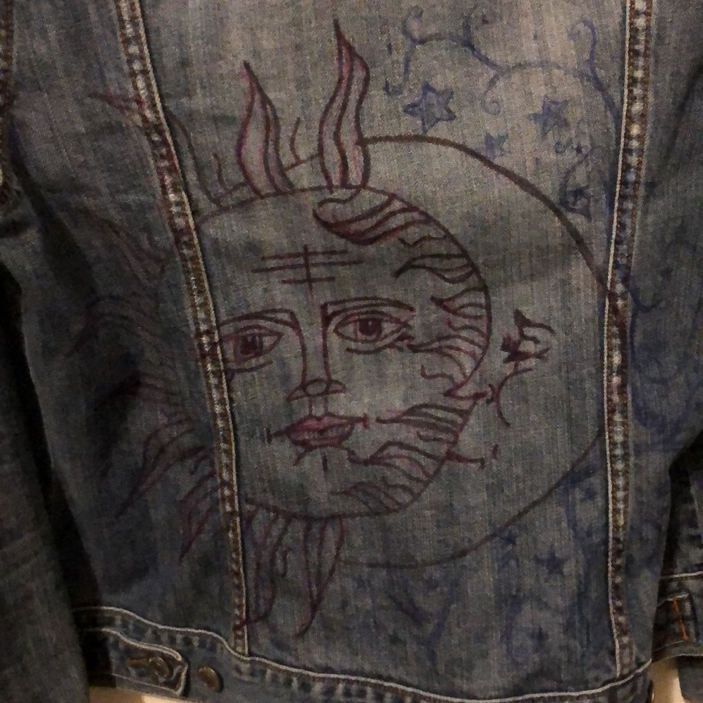 Old navy denim jacket. The label says Old Navy maternity size M - Picture 7 of 7